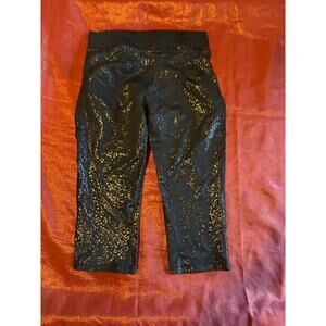 Pilot Athletic Leggings Womens M Black Shiny Leopard Print Capri Cropped Workout